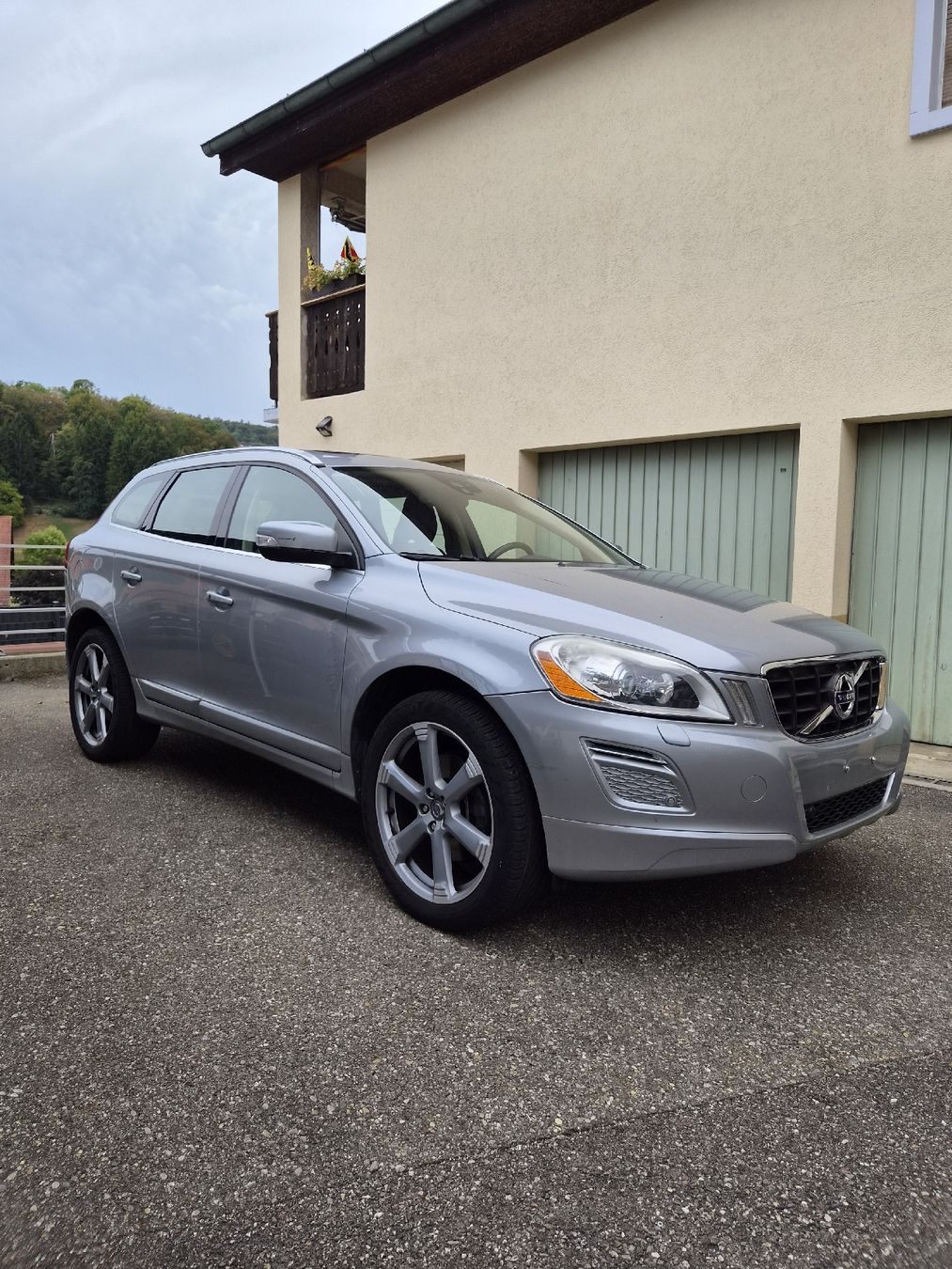Carrozzine: Volvo XC60 T5 – Usato da Seewen SO venduto da supersnuper 1