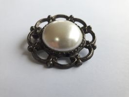 Vintage Brosche, Perle, schwarz brüniert, klassisch
