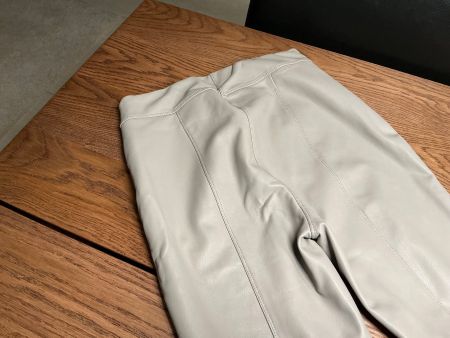 Trendige Kunstlederhose in Beige, Grösse 40