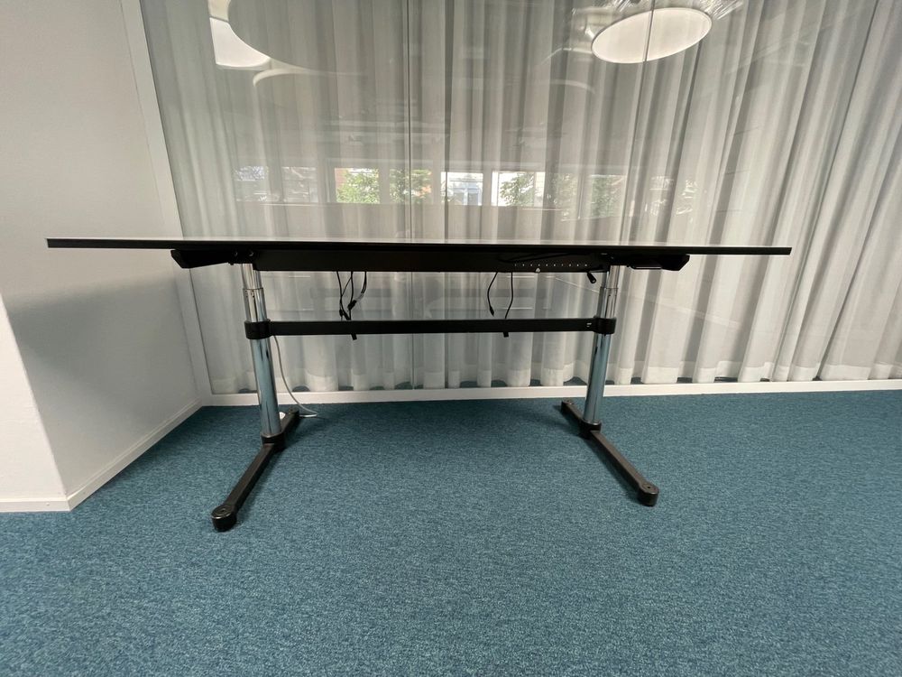 USM Scrivanie: Höhenverstellbares USM Kitos Pult – Usato da Zürich venduto da mel_ysh5 2