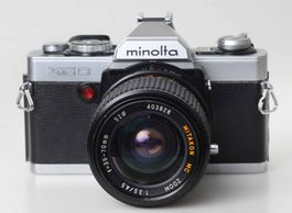 Minolta XG 9 mit Objektiv Mitakon MC 35-70mm f3,5-4,5