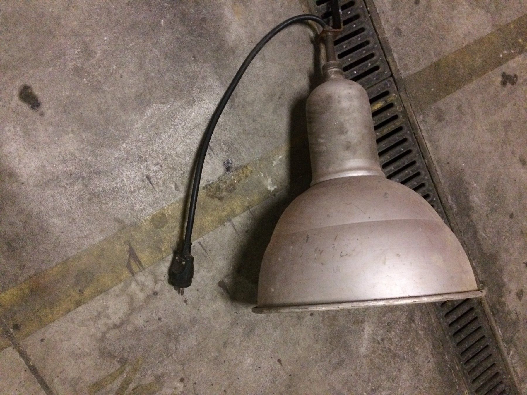 Kronleuchter & Deckenlampen: Industrie-Vintage-Lampe – Gebraucht aus Grenchen von Ihteul 2