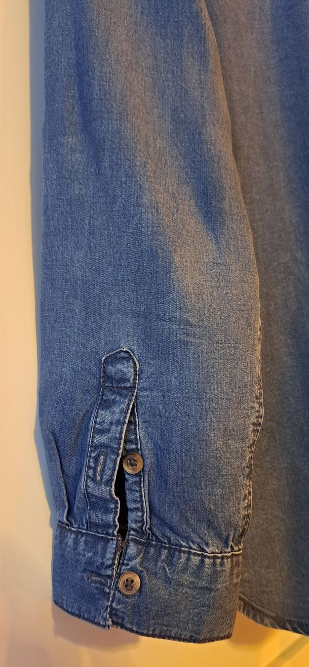 Blusen: Belle chemise en jean – Neu (gemäss Beschreibung) aus Le Mont-sur-Lausanne von olatiu 3