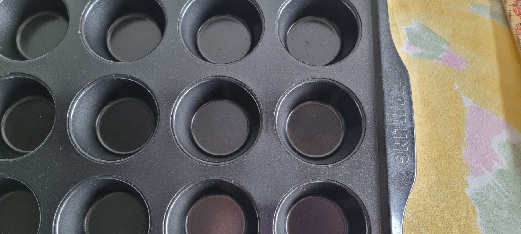 Teglie da forno: Muffin-Backblech (Muffinform) – Usato da Derendingen venduto da Rider3 1