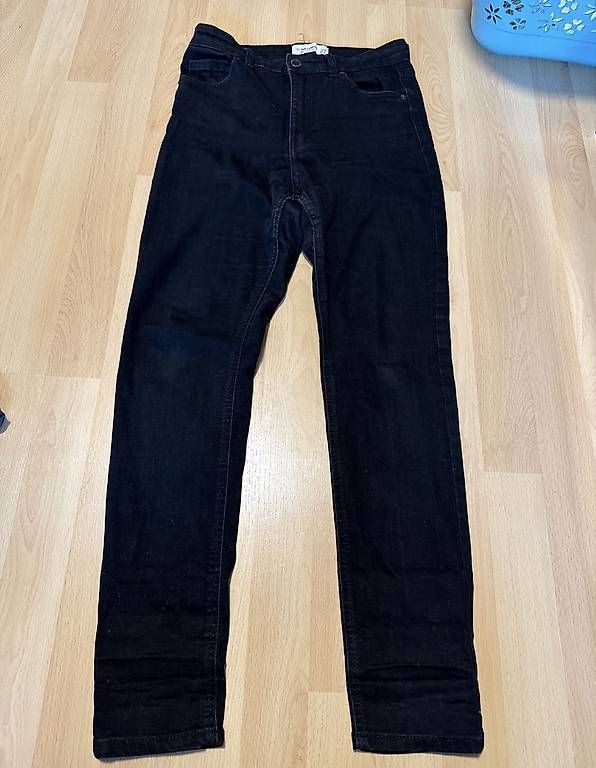 Jeans: Schwarze Jeans von Pull and Bear – Usato da Alchenflüh venduto da selina077