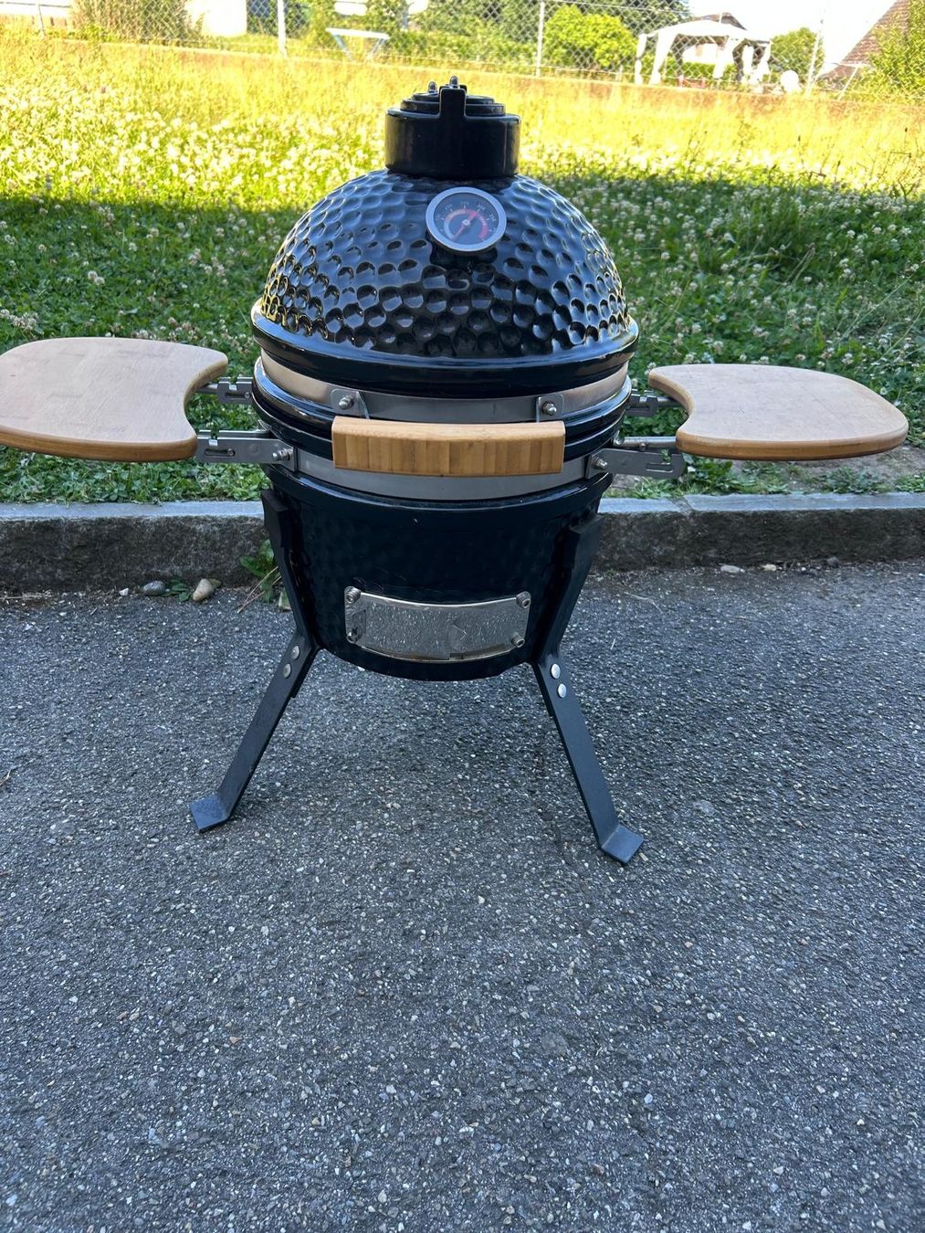 Griglie: Keramik Grill KAMADO mit Seitentischen – Usato da Basel venduto da faz_hdd8