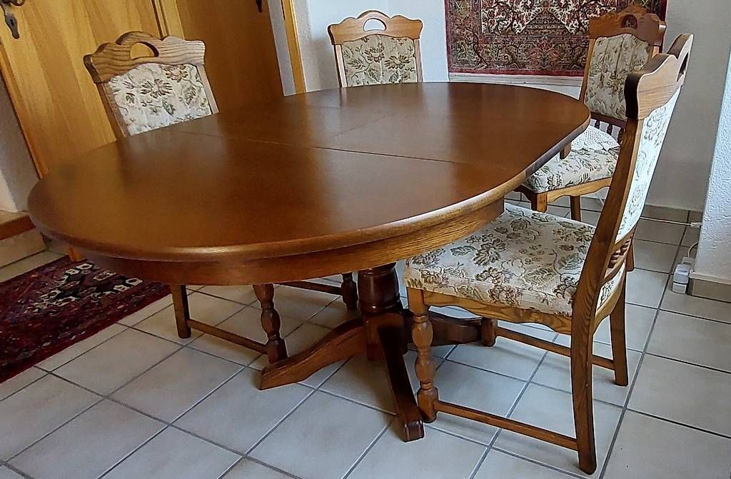 Tables: Esstisch ausziehbar und 4 Stühle Eiche massiv – D'occasion à Pfäffikon ZH par pch_p6w5 1