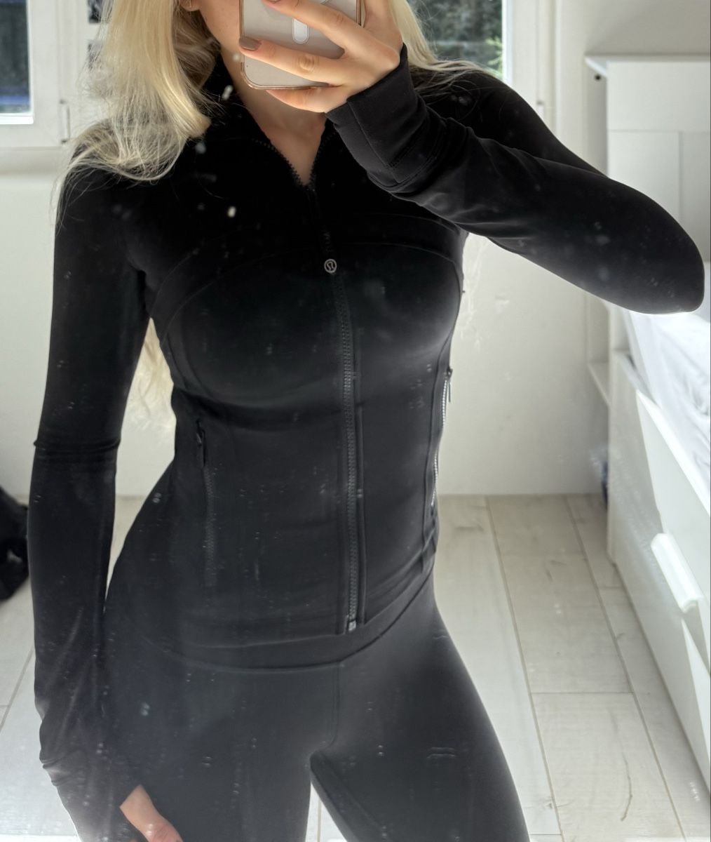 Lululemon Vestes: Lululemon devine jacket, black, size 0 – D'occasion à Meilen par ver_bh9r 2