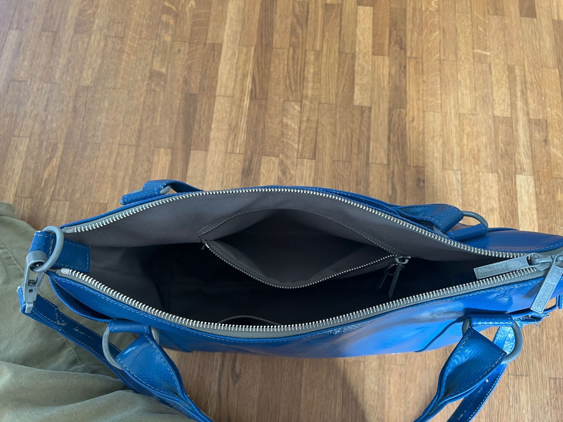 Freitag Taschen: Handtasche blau vonFreitag – Gebraucht aus Zürich von leererkasten 5