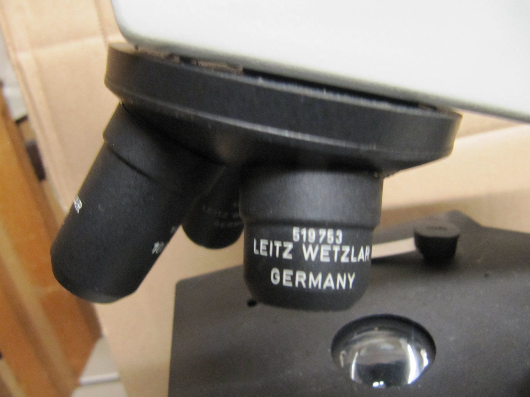 Leitz Microscopi: Mikroskop LEITZ Wetzlar Germany mit Koffer – Usato da Basel venduto da stefan4057 6