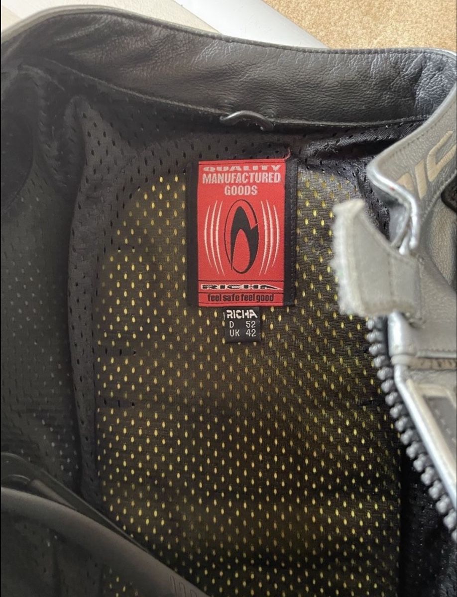 Kleiderpakete: RICHA Motorradkombi, Leder, 2-teilig – Gebraucht aus Zürich von Peach_Store 1