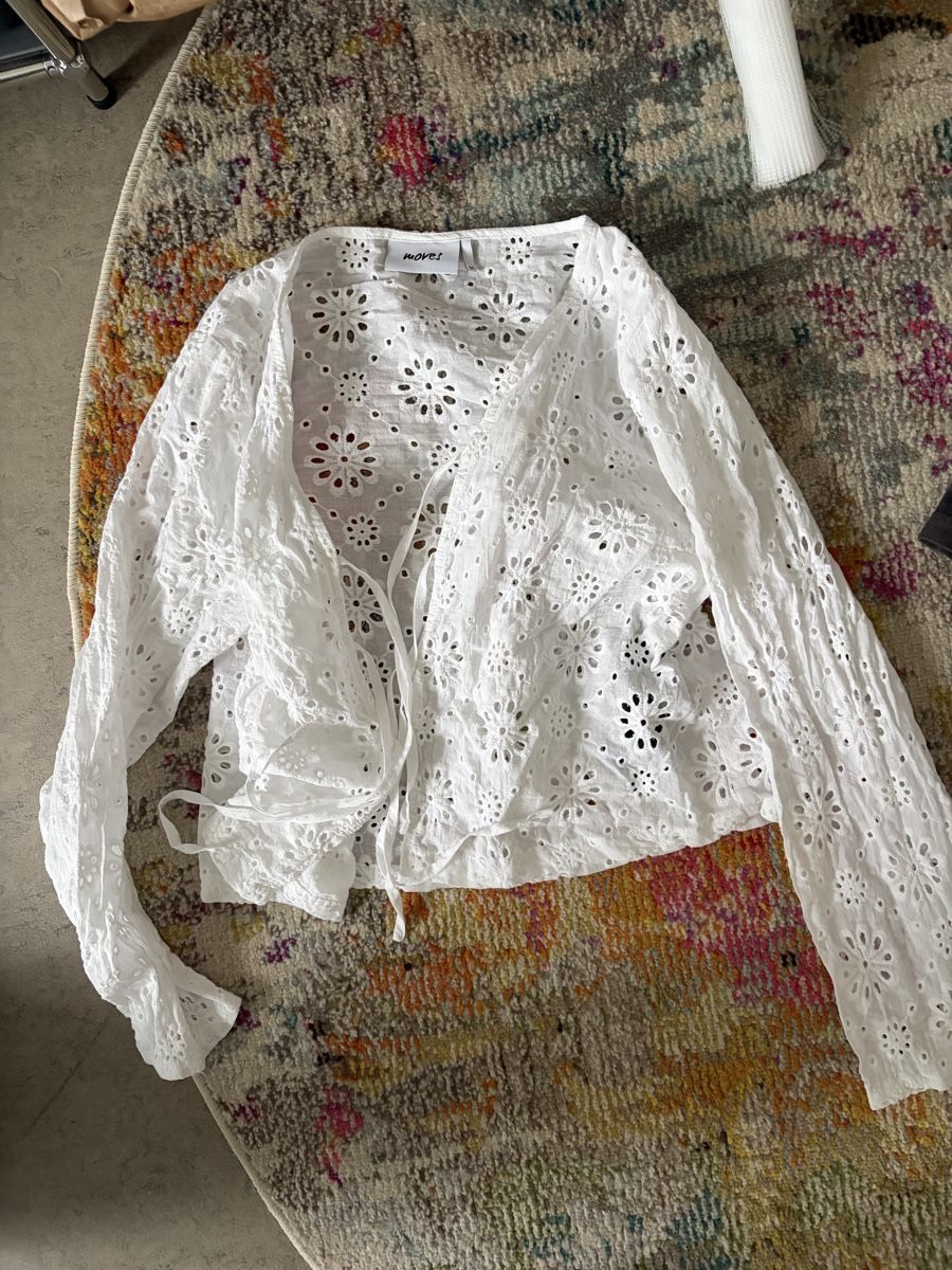 Blusen: Bluse mit Stickereien – Neu (gemäss Beschreibung) aus Sevelen von sarah_selina 1