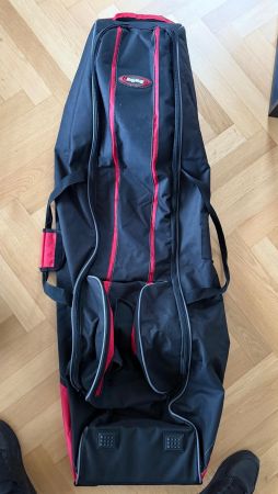 Praktische Golftasche mit Rollen - Perfekt für die Reise!