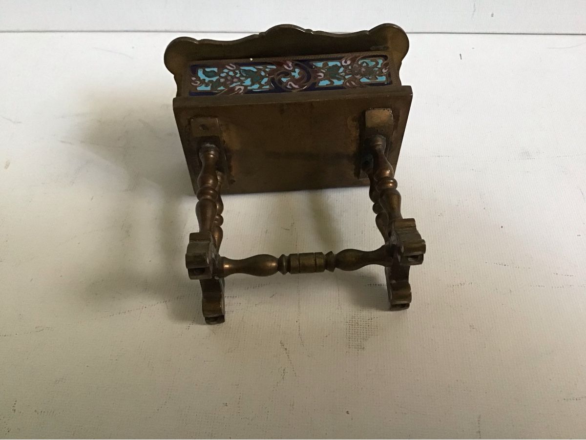 Giocattoli: Uraltes antikes Miniatur Nähtischchen Bronze mit Emaille – Usato da St. Gallen venduto da Goldlilly 5