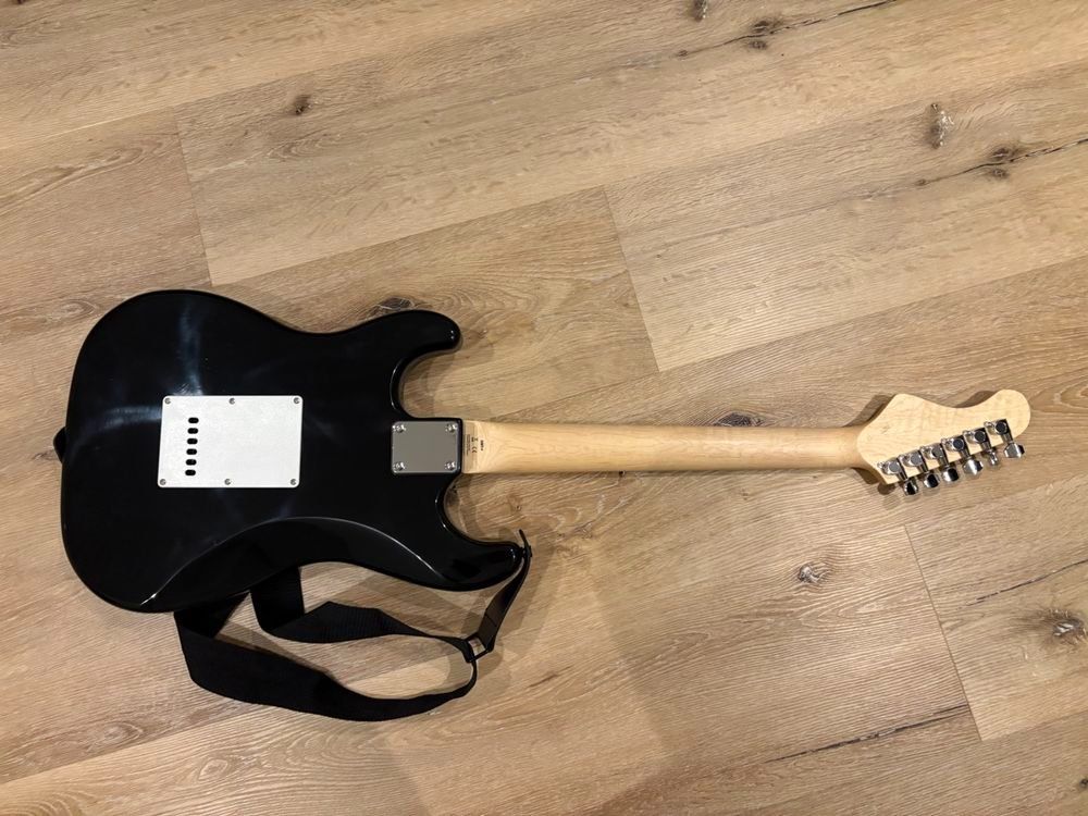 Instruments de musique: ELECA E-Gitarre Set mit Verstärker & Zubehör – Neuf (Voir description) à Frauenfeld par .BOO. 2