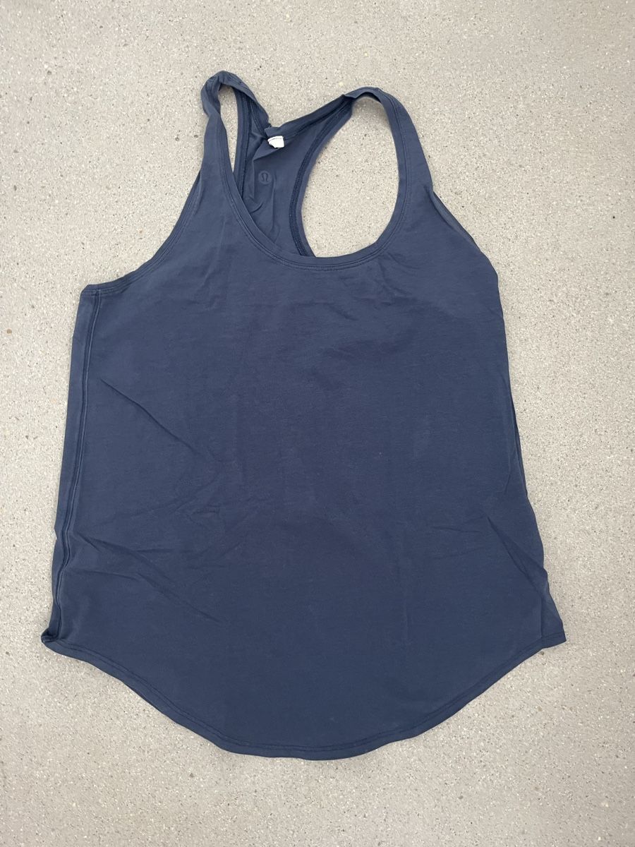 Lululemon Tops: lululemon top blau – Gebraucht aus Dottikon von kat_jk9m