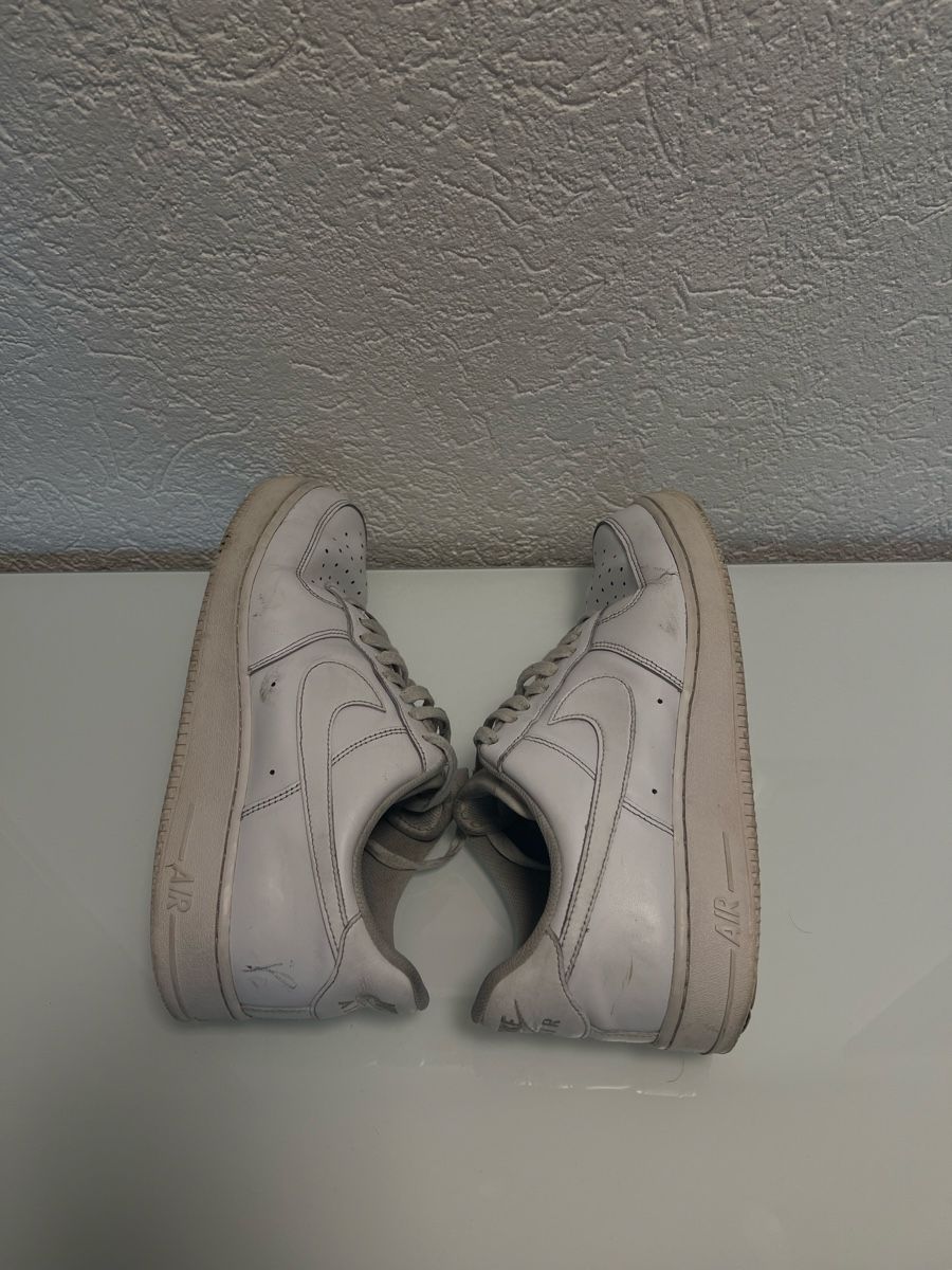 Nike Herrenschuhe: Baskets Nike Air Force 1 blanches taille 44 usure visible – Gebraucht aus Martigny von ale_5gzg 4