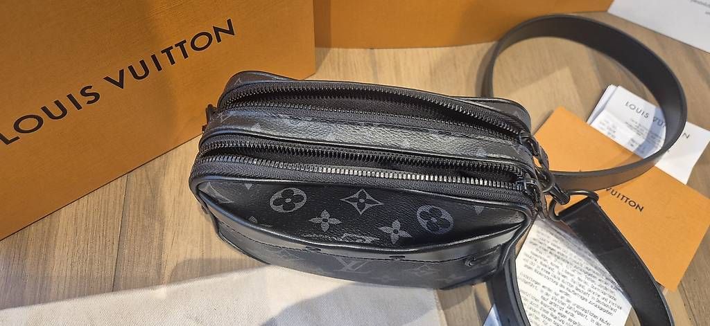 Mila Louise Borse: Louis Vuitton Alpha Wearable Geldbörse – Usato da Lupsingen venduto da ema_fh7c 4