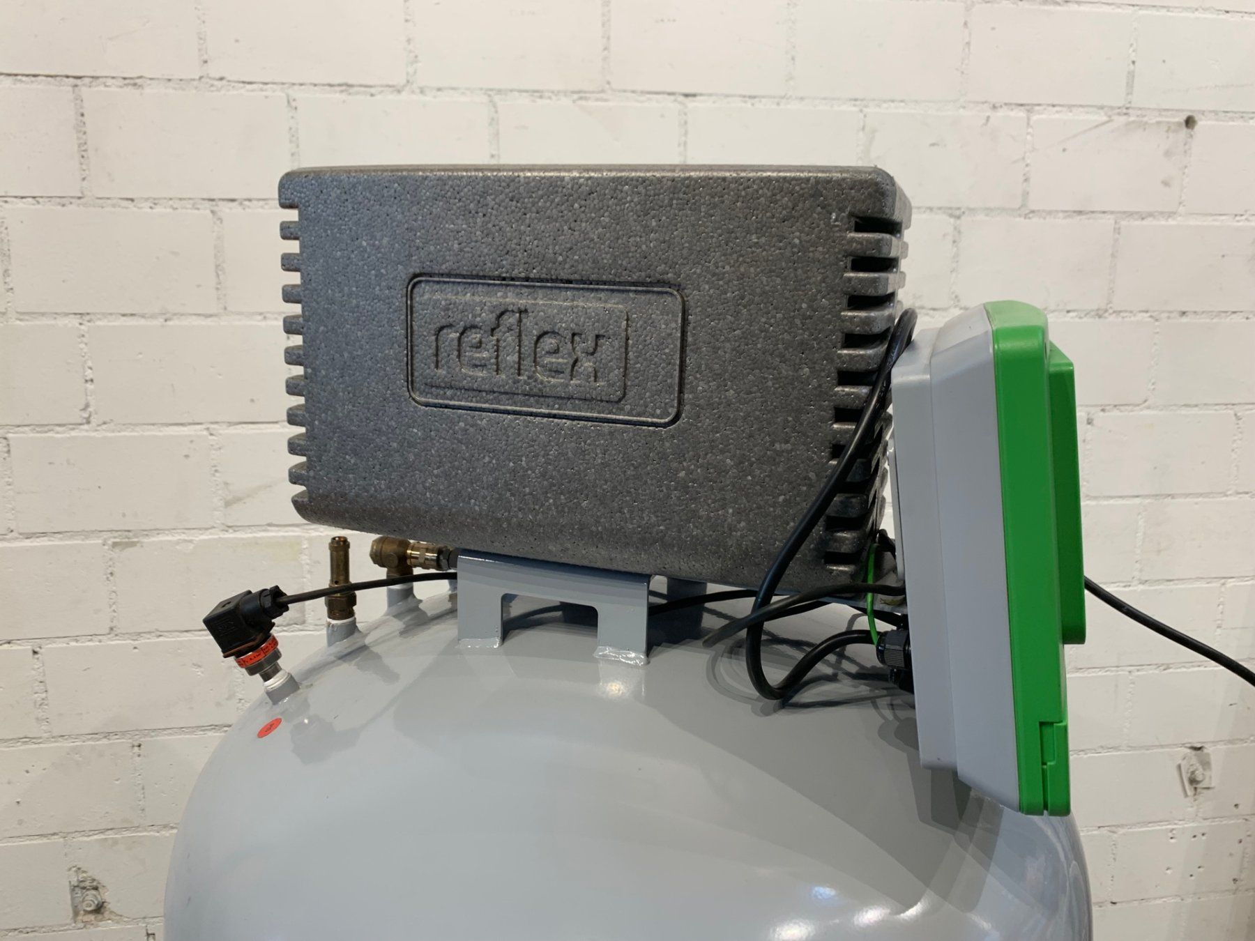 Radiatori: Reflex Reflecomat Silent Membran Druckausdehnungsgefäss – Usato da Wallisellen venduto da zappenduster 7