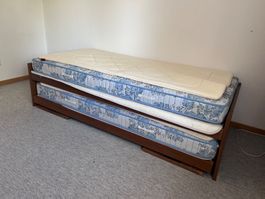Massives Ausziehbett /Gästebett aus Holz 90 × 200 cm