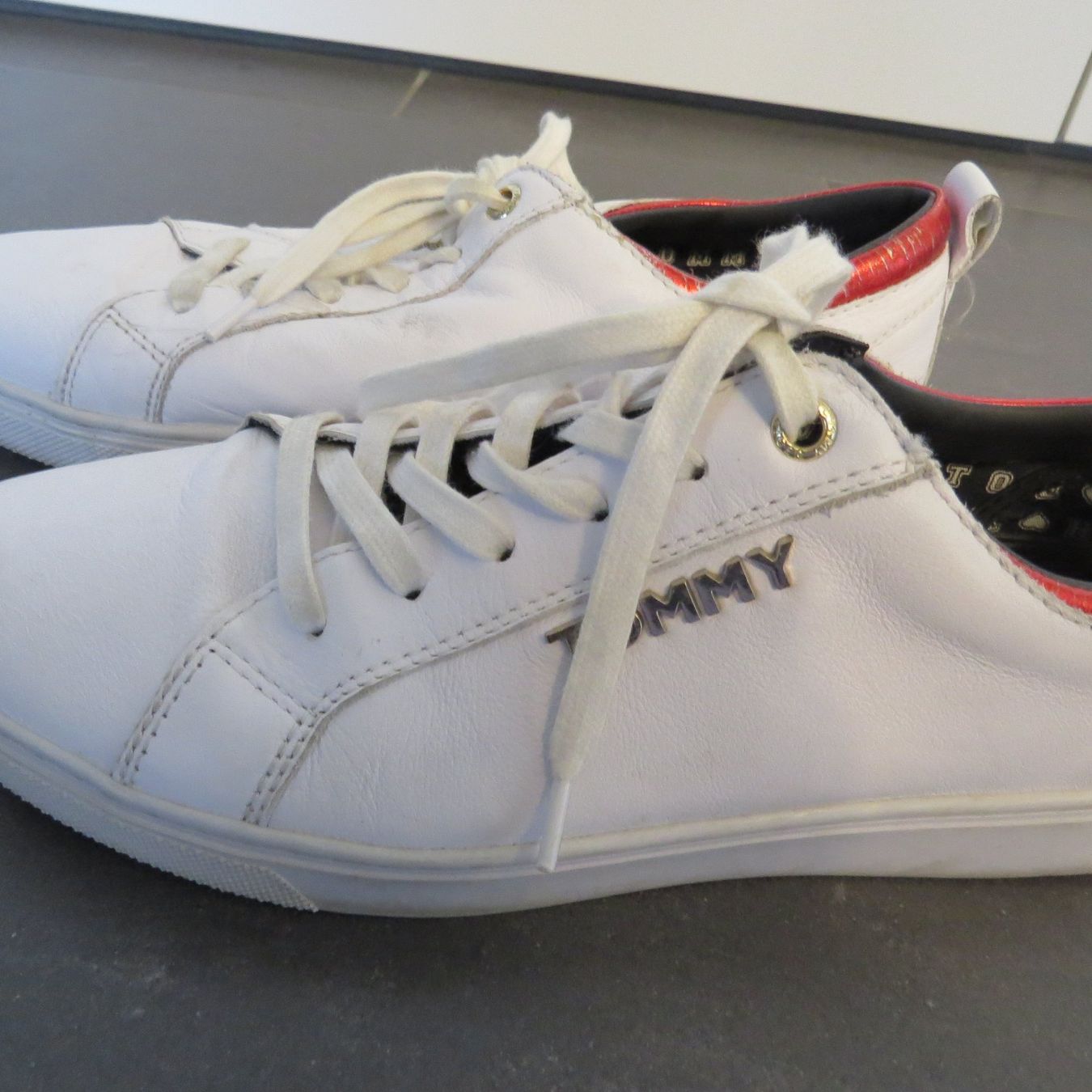 Tommy Hilfiger Damenschuhe: Tommy Hilfiger Sneaker Gr. 40 – Gebraucht aus Einsiedeln von rotgypsy1969 2