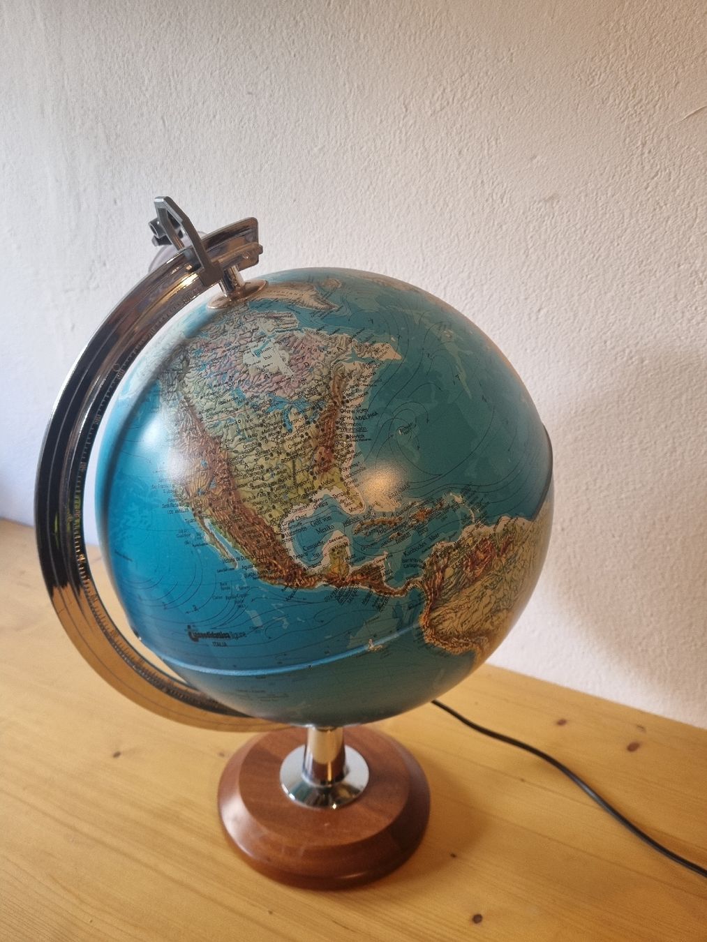 Autres décorations & accessoires: Beleuchteter Globus – D'occasion à Effretikon par Waffelschnitte 1