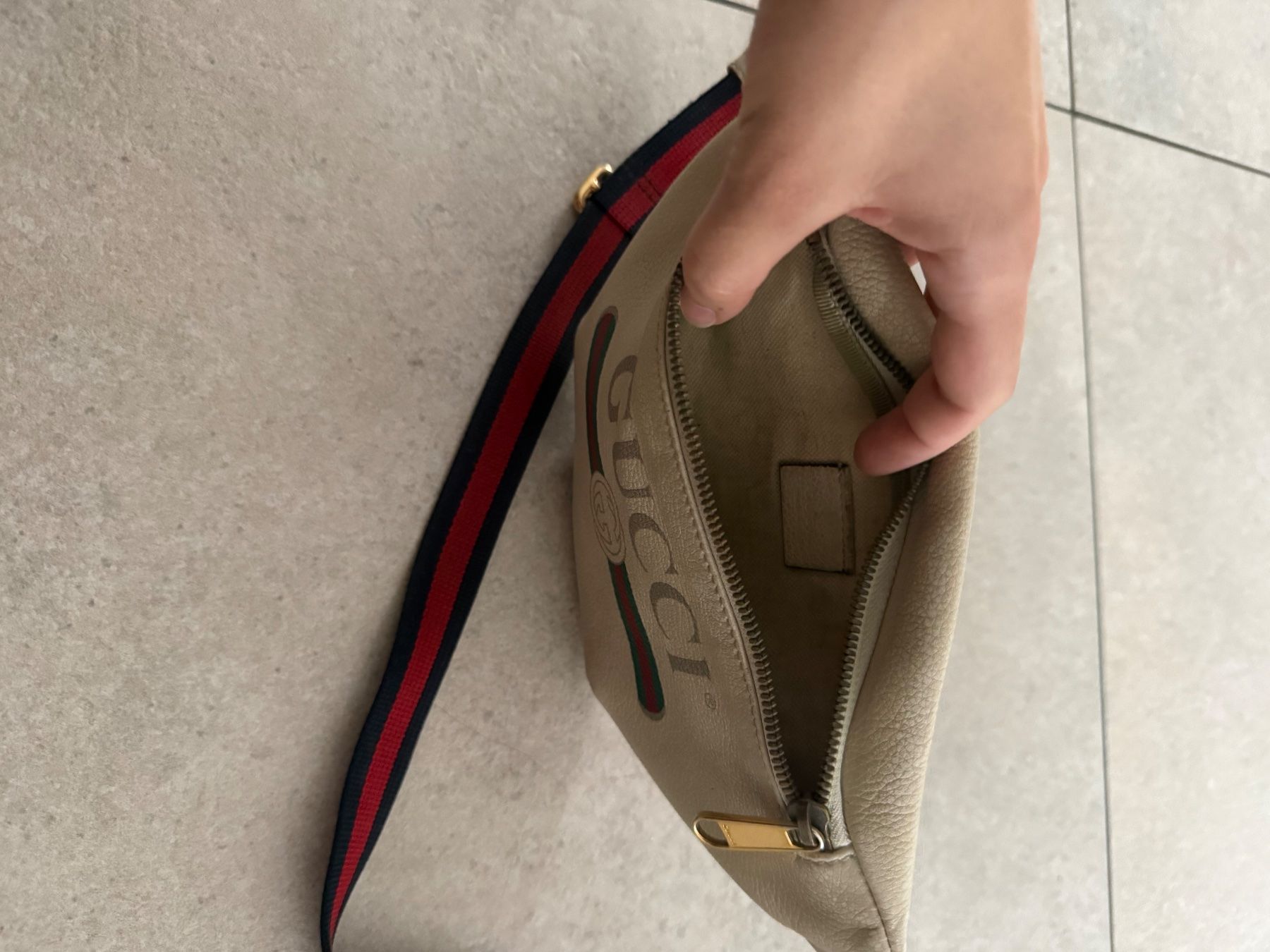 Gucci Sacs: Bauchtasche Gucci – D'occasion à Goldach par jil_vnd8 3