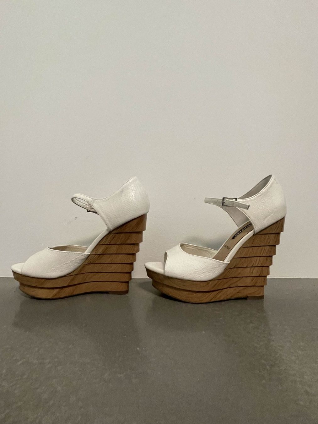 Scarpe da donna: Weisse Roberta Farro schuhe, Echtleder, Gr. 37, Top! – Usato da Sissach venduto da jdv_j65j 1
