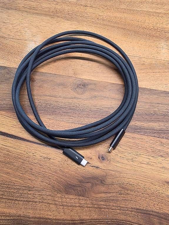 Cavi: Original Apple Thunderbolt 4 Pro Kabel 3 m schwarz – Usato da Dietlikon venduto da Bonamesa