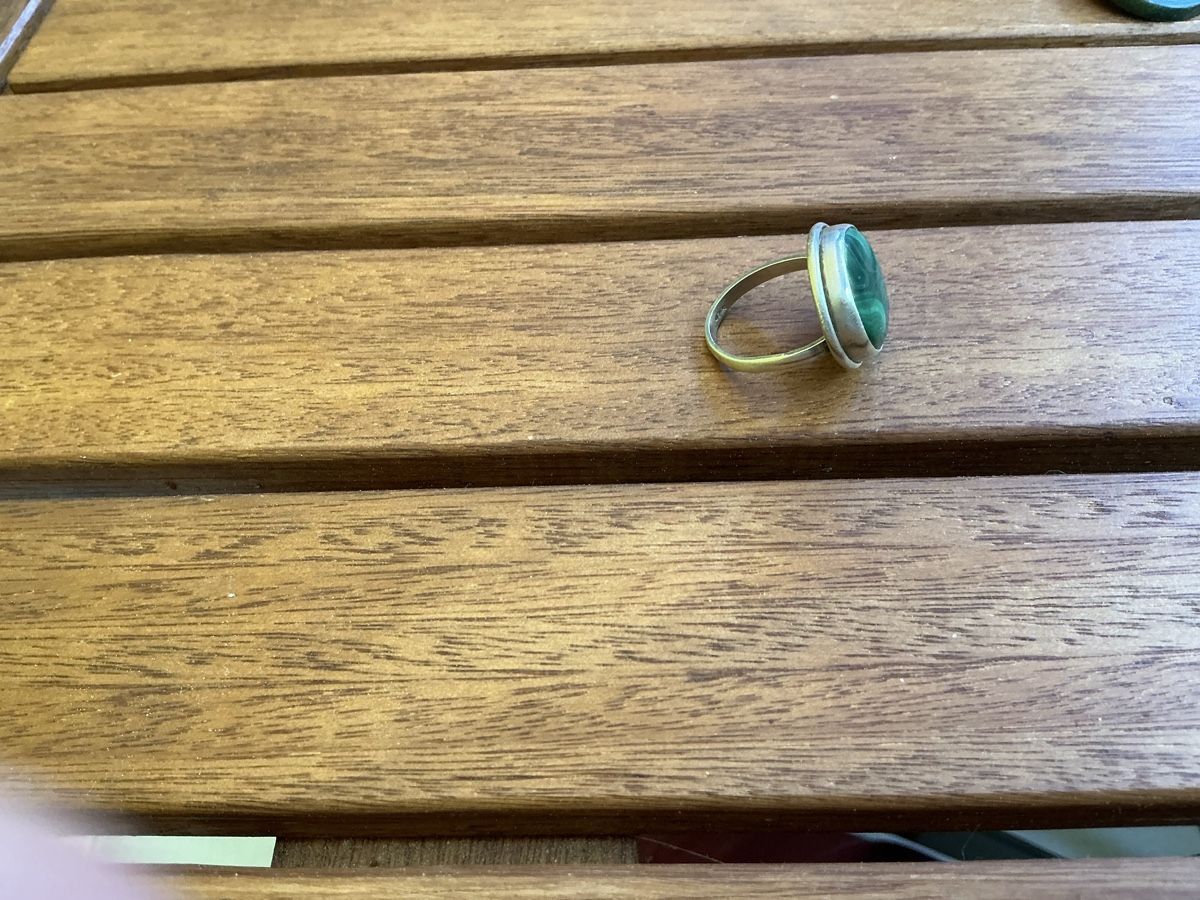 Anelli: Ring mit einem grünen Malachit-Edelstein – Usato da Basel venduto da S.Wehrli72 1