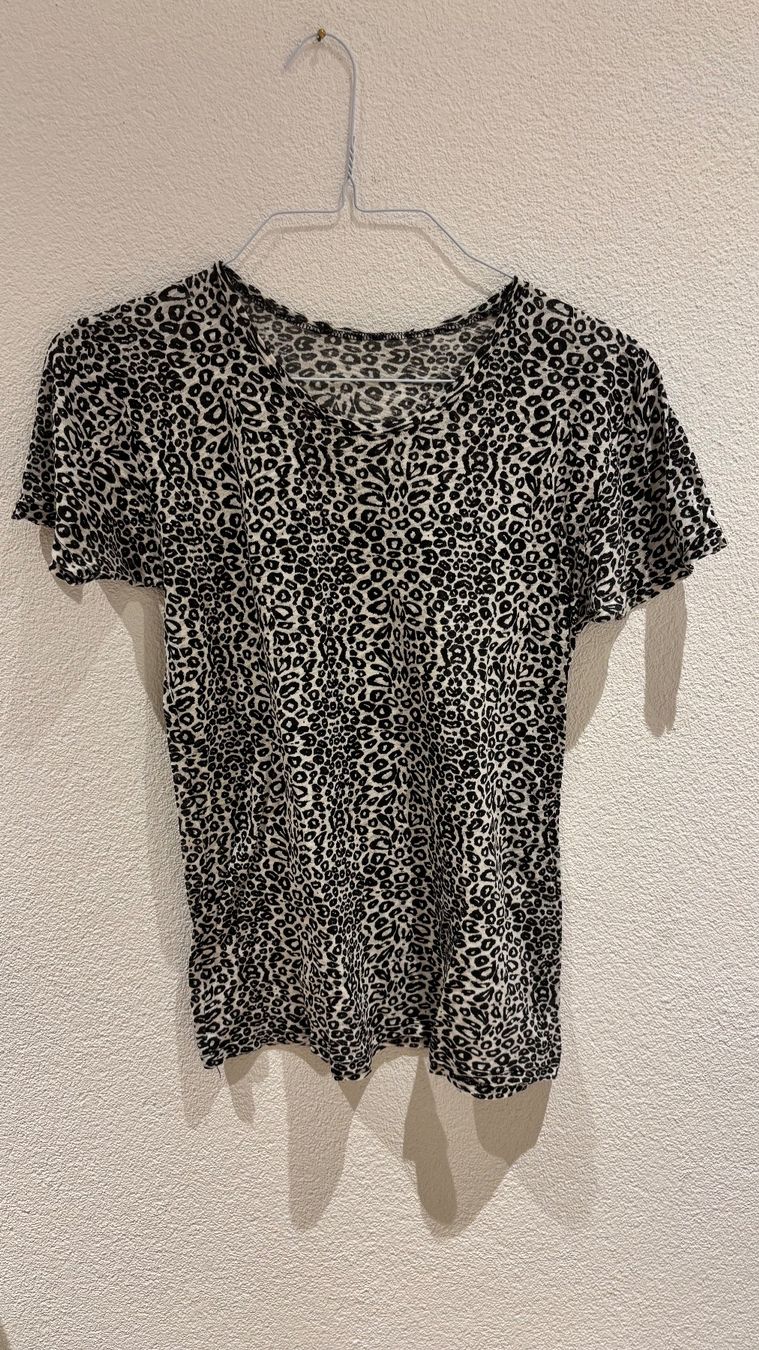 Maje T-shirt: Maje Tshirt – Usato da Uitikon Waldegg venduto da Thefateofophelia