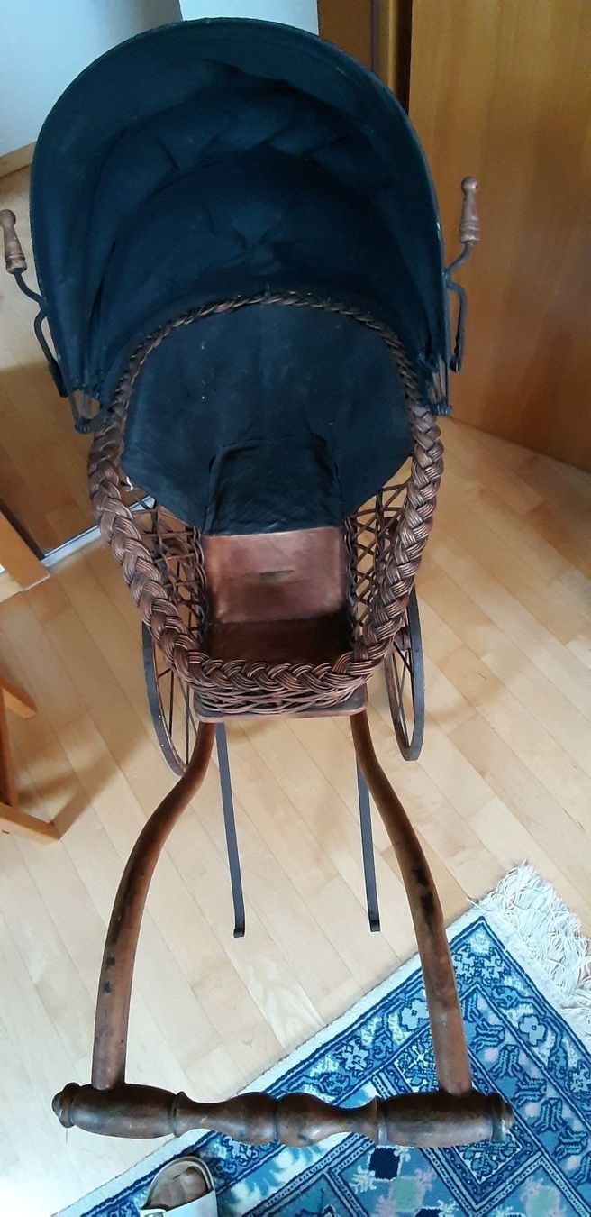 Carrozzine per bambole: Puppenwagen mit Puppe – Usato da Balterswil venduto da Jolie6 5