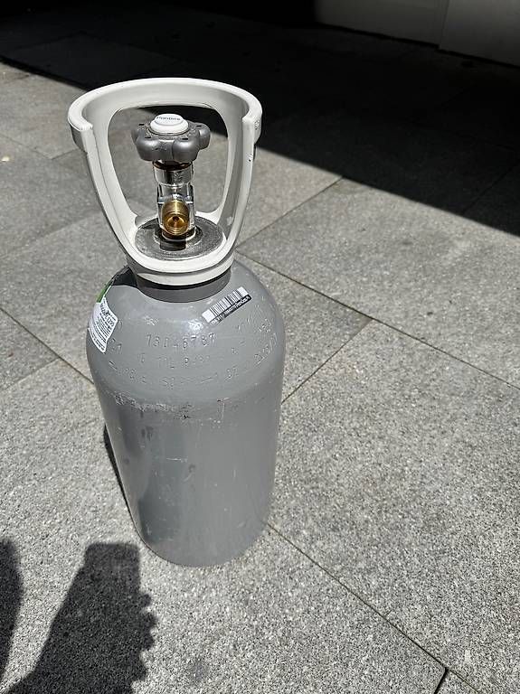 Apparecchiature e tecnologia a gas: Gasflasche voll – Usato da Zürich venduto da Cibin