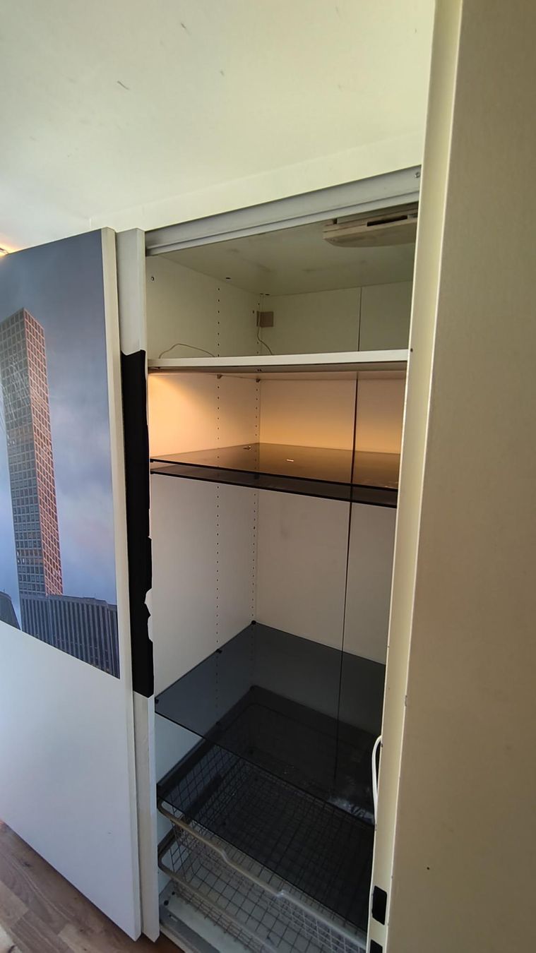 Ikea Armadi: Kleiderschrank Ikea – Usato da Zürich venduto da Lpatani 3