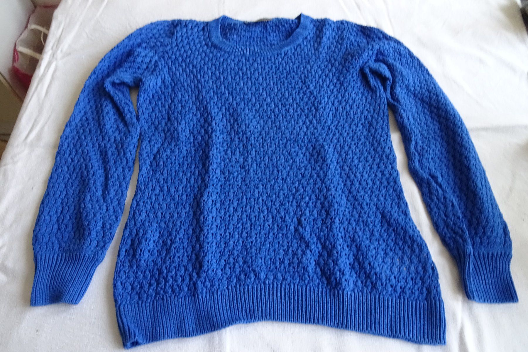 Maglioni & Felpe: Strickpullover royalblau mit Lochstrickmuster Gr. M – Usato da Strengelbach venduto da schmetterling20