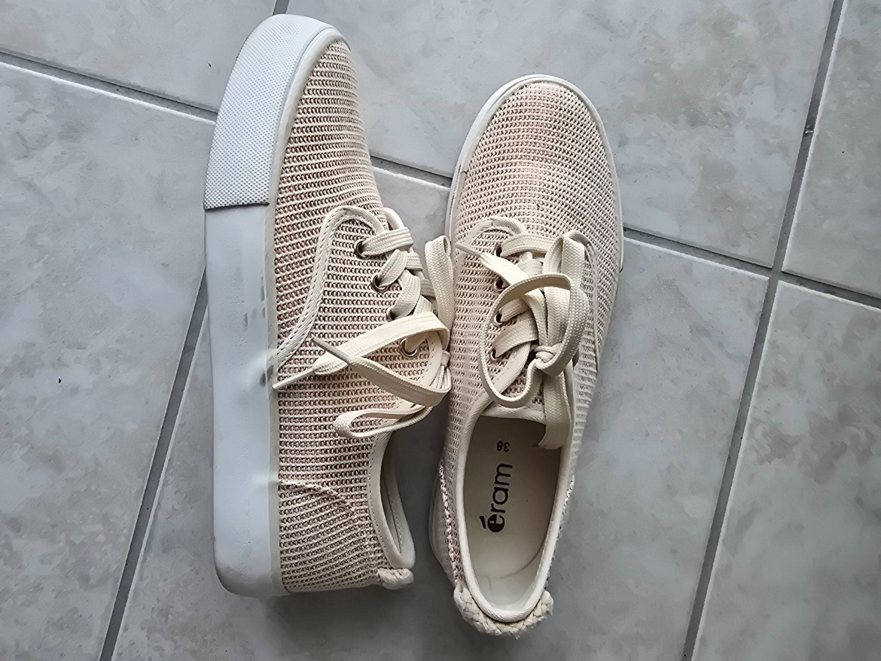 Scarpe da donna: Schuhe – Usato da Niederbipp venduto da Viktoria_Sch 3
