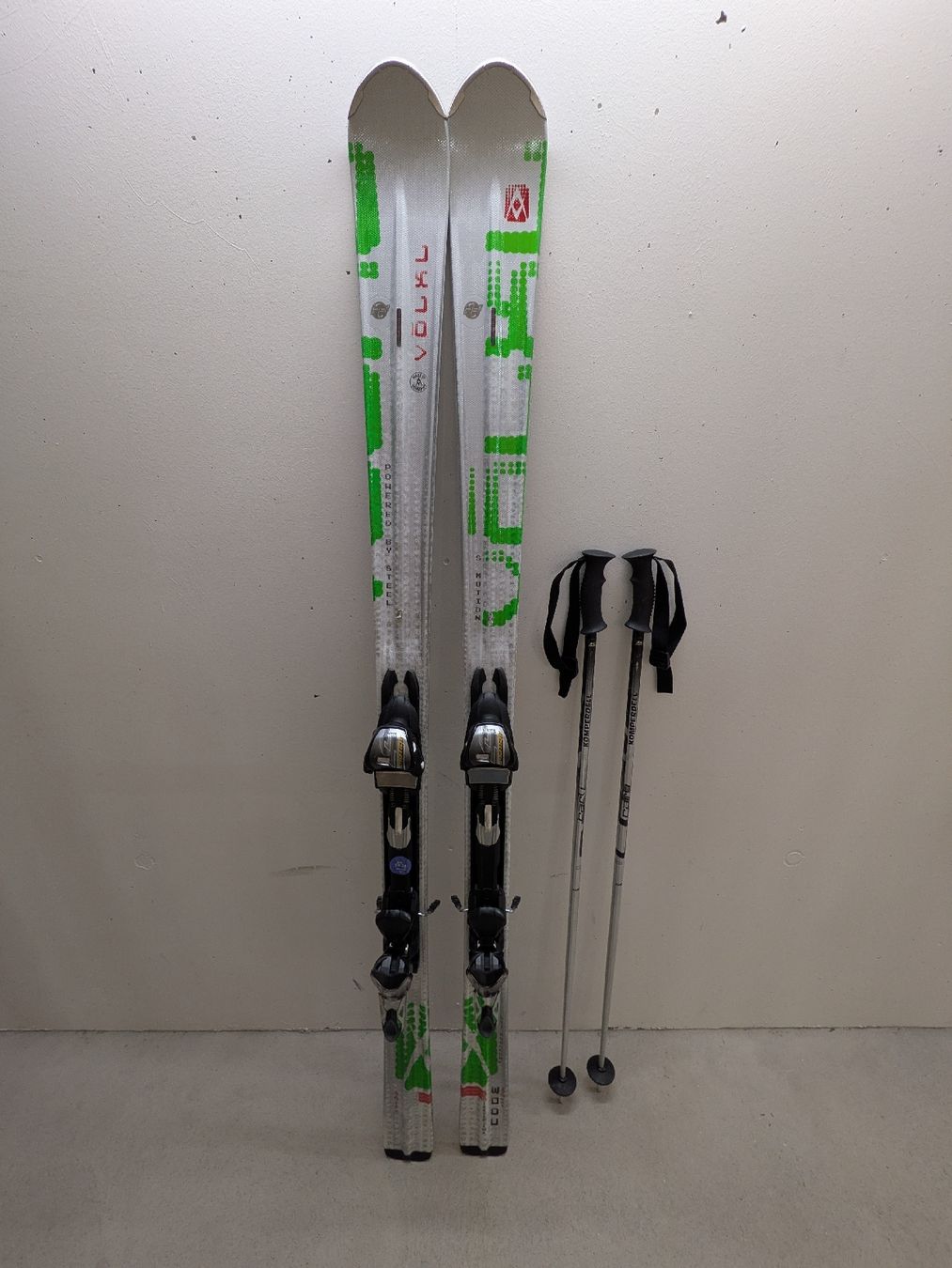 Völkl Sci: Völkl Code 3000 Ski mit Marker Bindung - Top Zustand! – Usato da Zürich venduto da Winterkate