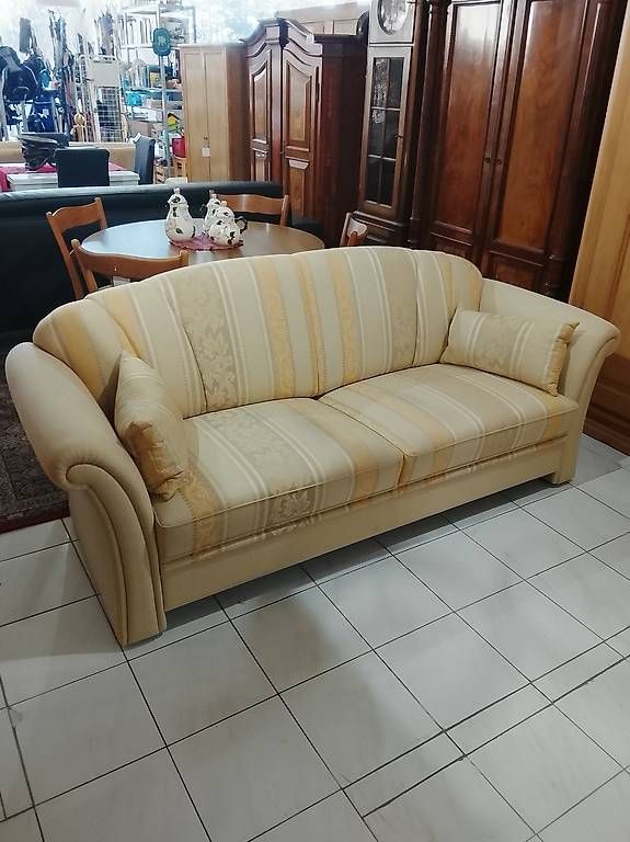 Divani: Elegantes Stoffsofa – Usato da Neuhausen am Rheinfall venduto da galleria13