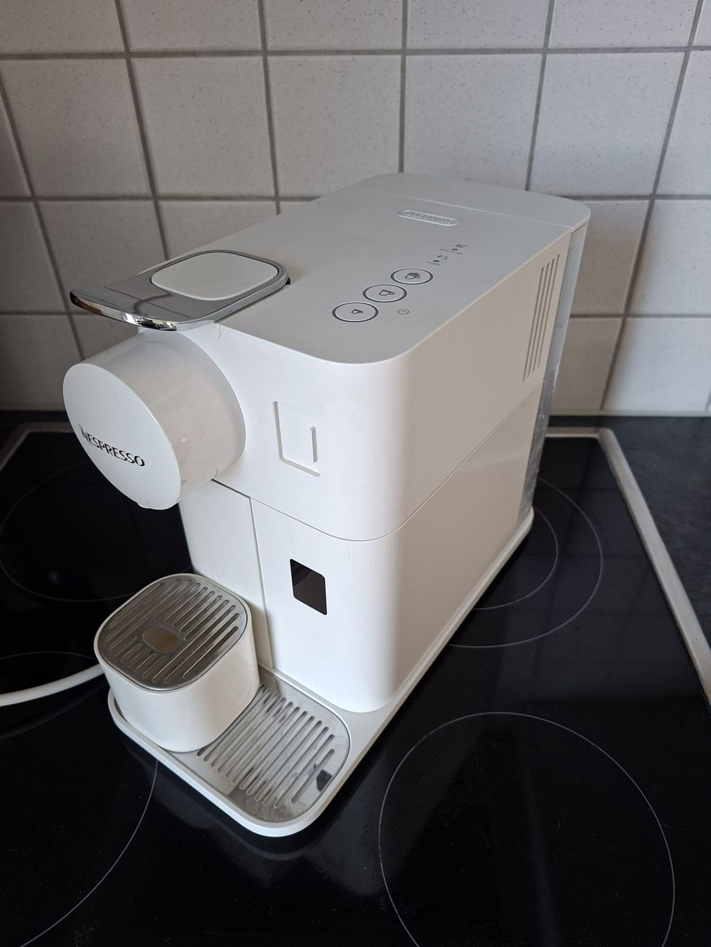 De'Longhi Macchine per caffè & Macchine per espresso: Nespresso De Longhi / Milchschäumer defekt – Usato da Schwyz venduto da cla_8w6t 2