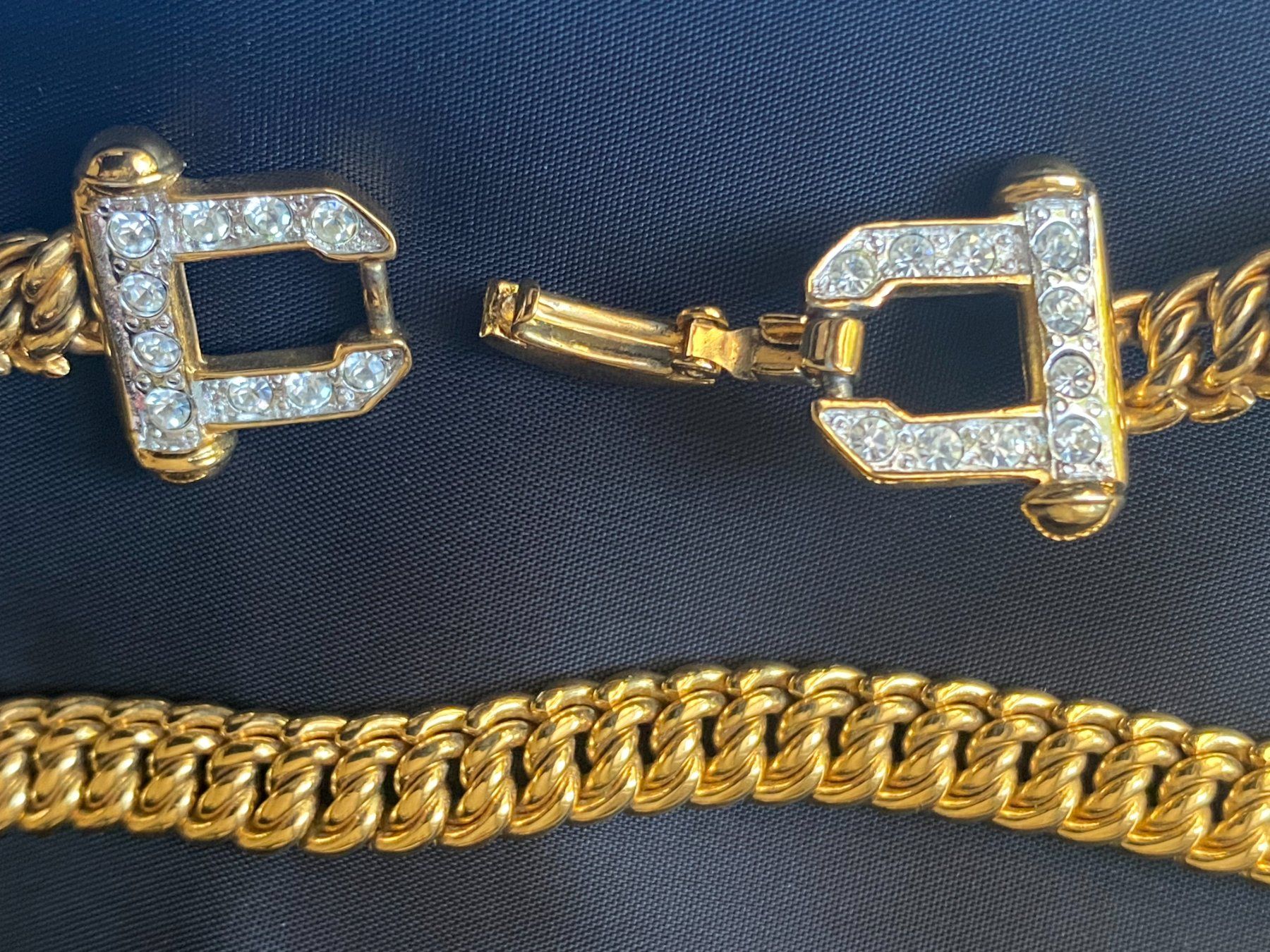 Catenine: Halskette, Modeschmuck mit Glitzersteinen, klassisch & edel – Usato da Gümligen venduto da Primeselection 1