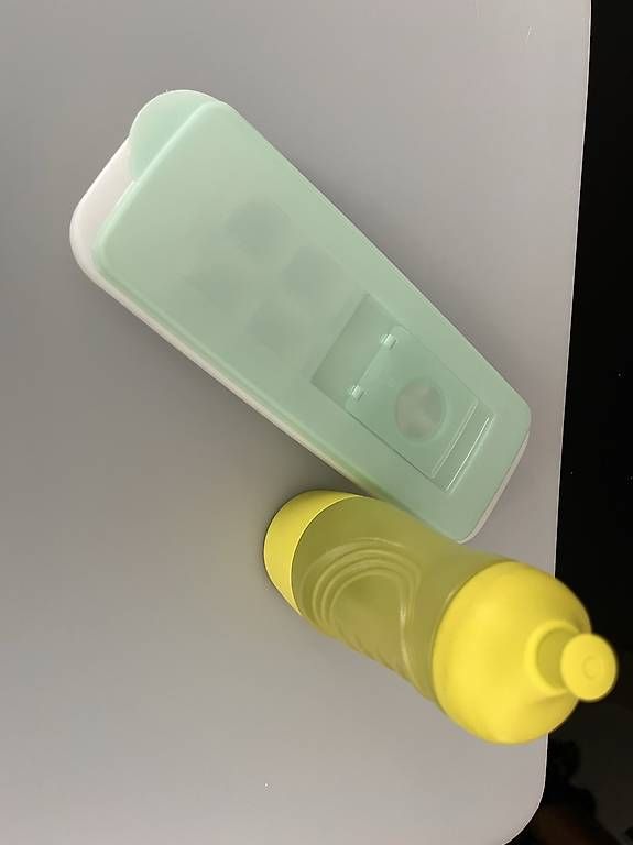Behälter & Ähnliches: Tupperware Trinkflasche und Eiswürfelform – Gebraucht aus Lyss von sab_d2dv
