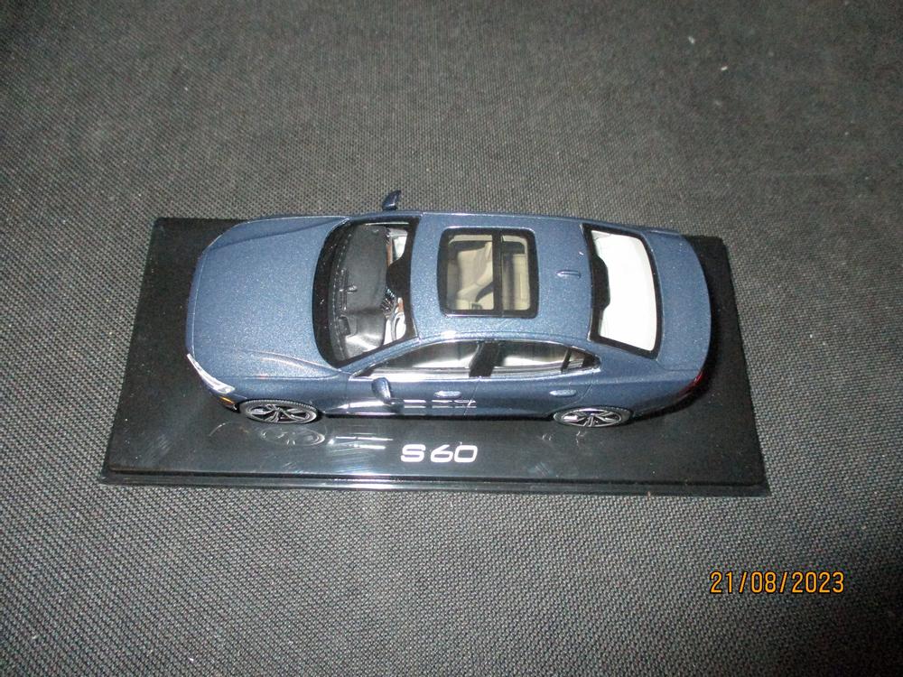 VOLVO S60 GRIS 2018 NOREV 1/43°