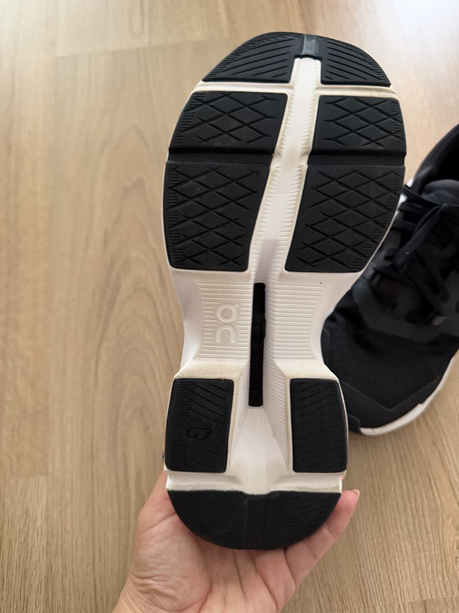 Damenschuhe: On Cloud Laufschuhe Damen Schwarz Grösse 39 – Gebraucht aus Füllinsdorf von had_kv5k 2