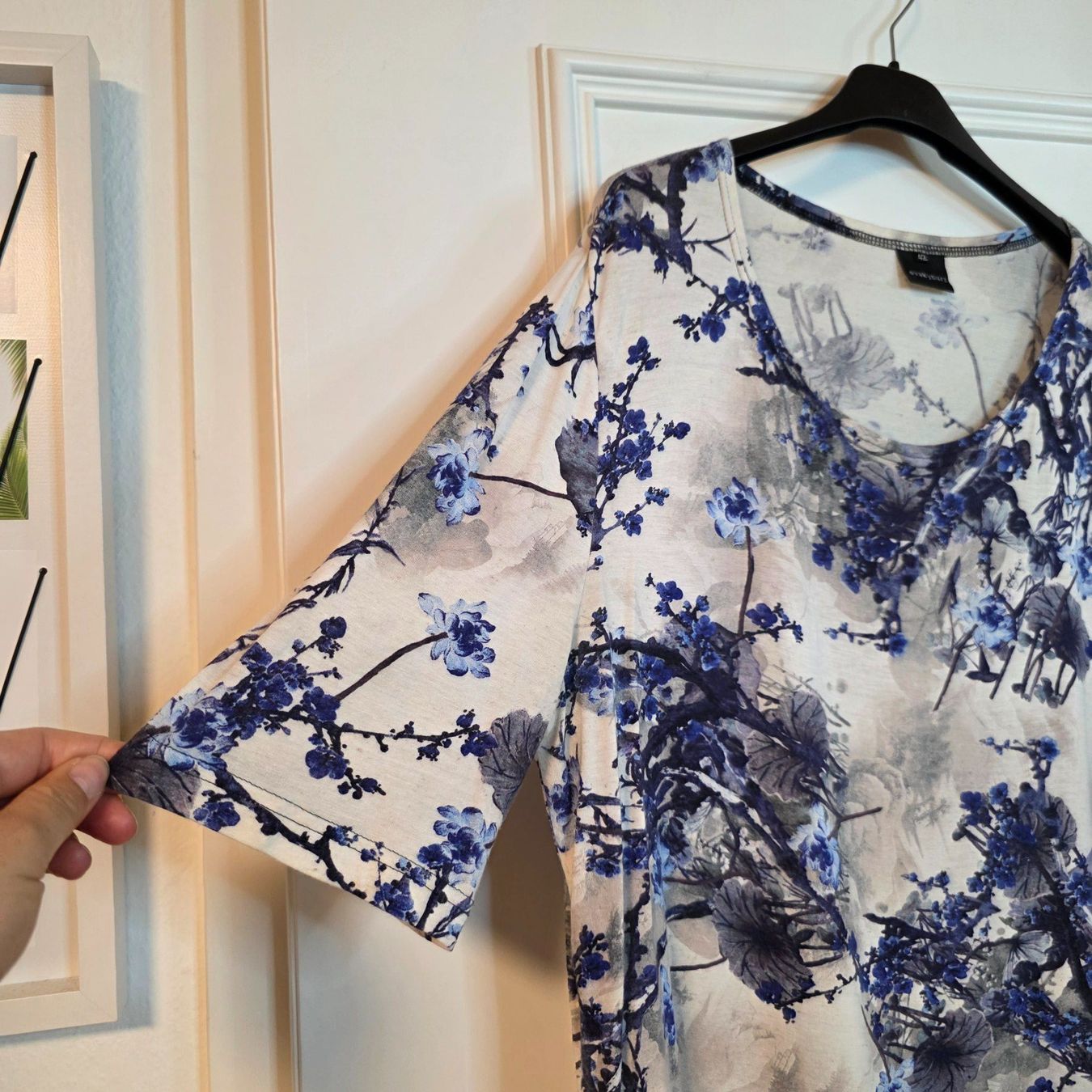 Blusen: Bluse L  floral elastisch Viskose – Gebraucht aus Wald ZH von CapLux 4