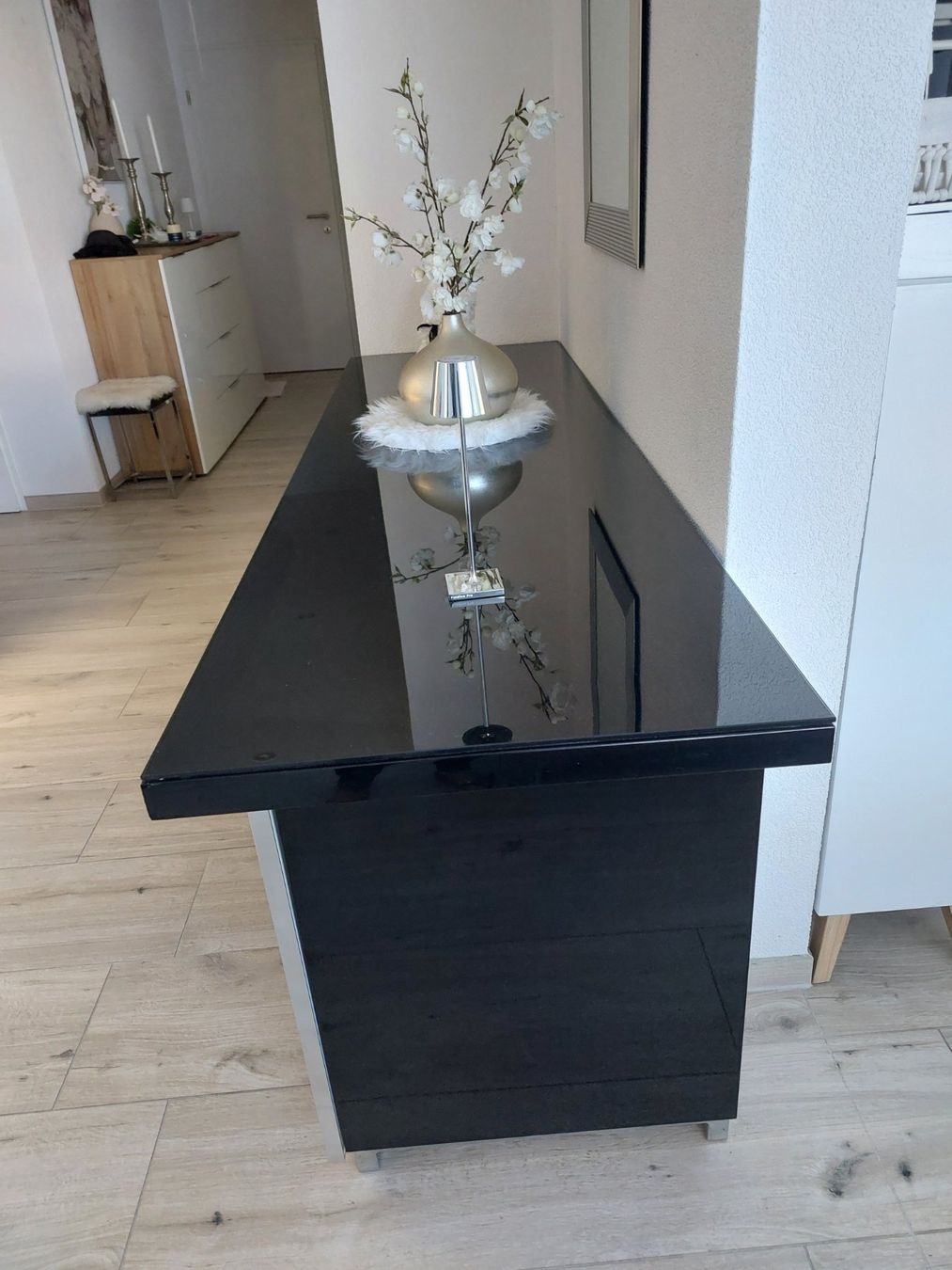 Pfister Credenze: Sideboard schwarz Hochglanz mit Glasplatte gebraucht – Usato da Pratteln venduto da cab_thd8 1