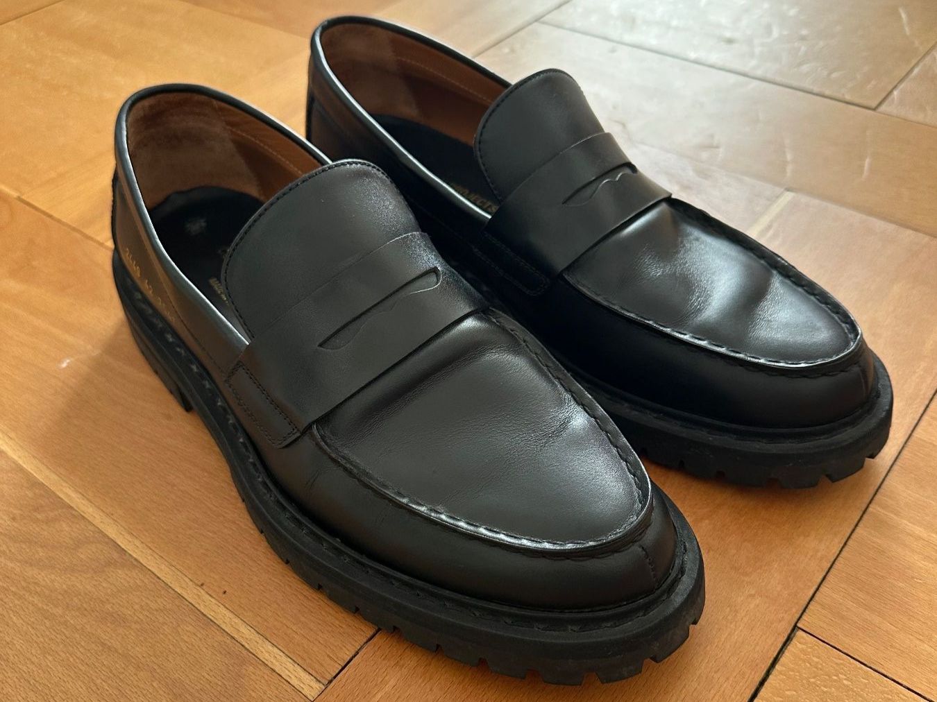 Chaussures hommes: Common Projects schwarze Leder Loafer mit Profilsohle Gr. 42 – D'occasion à Zürich par Michael_CK