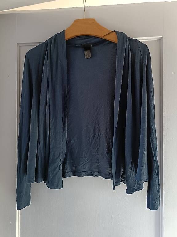 Jacken: Strickjacke Gr. XS – Gebraucht aus Sissach von jgt_6k76
