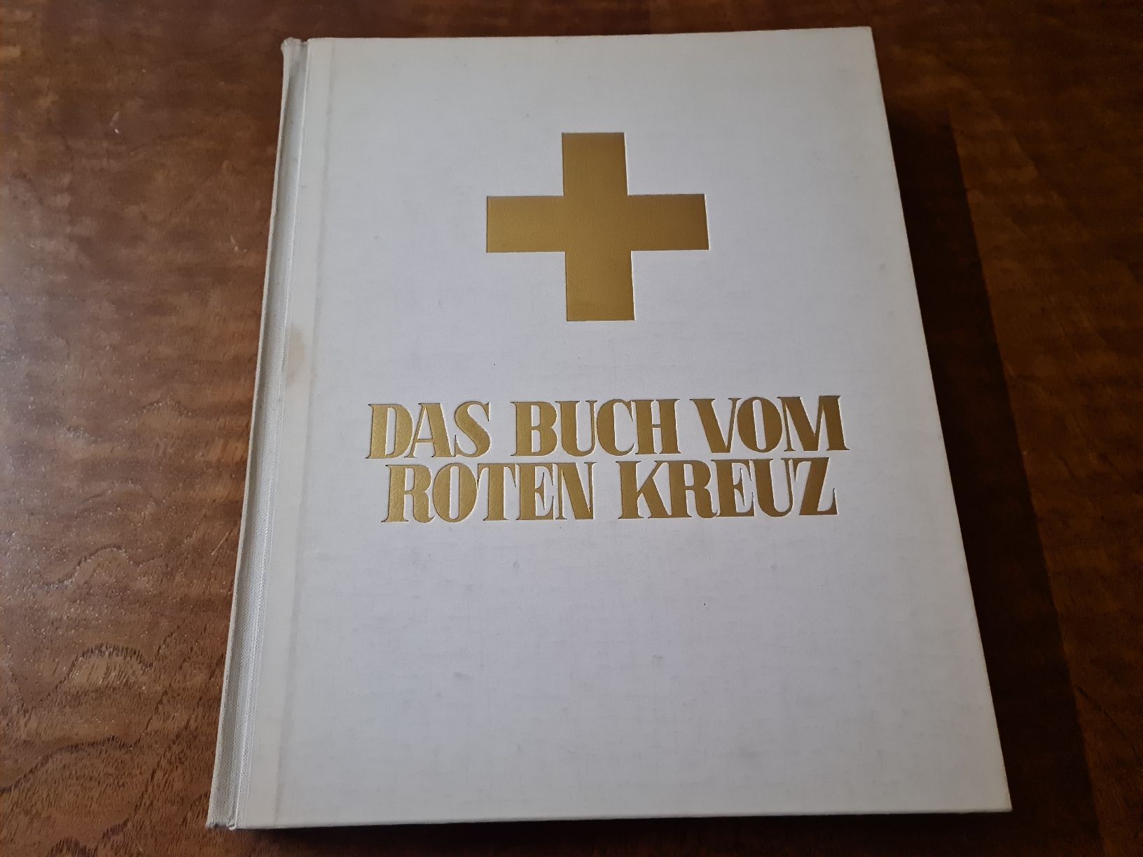 Bücher: Das Buch vom roten Kreuz – Gebraucht aus Erstfeld von Uhu1980