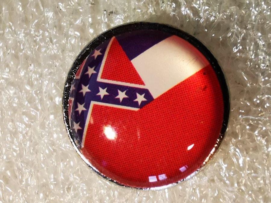 Spille & Fermagli: Ansteckpin 1: Flagge US Bundesstaat – Usato da Oppligen venduto da Pin-Fall-Shop