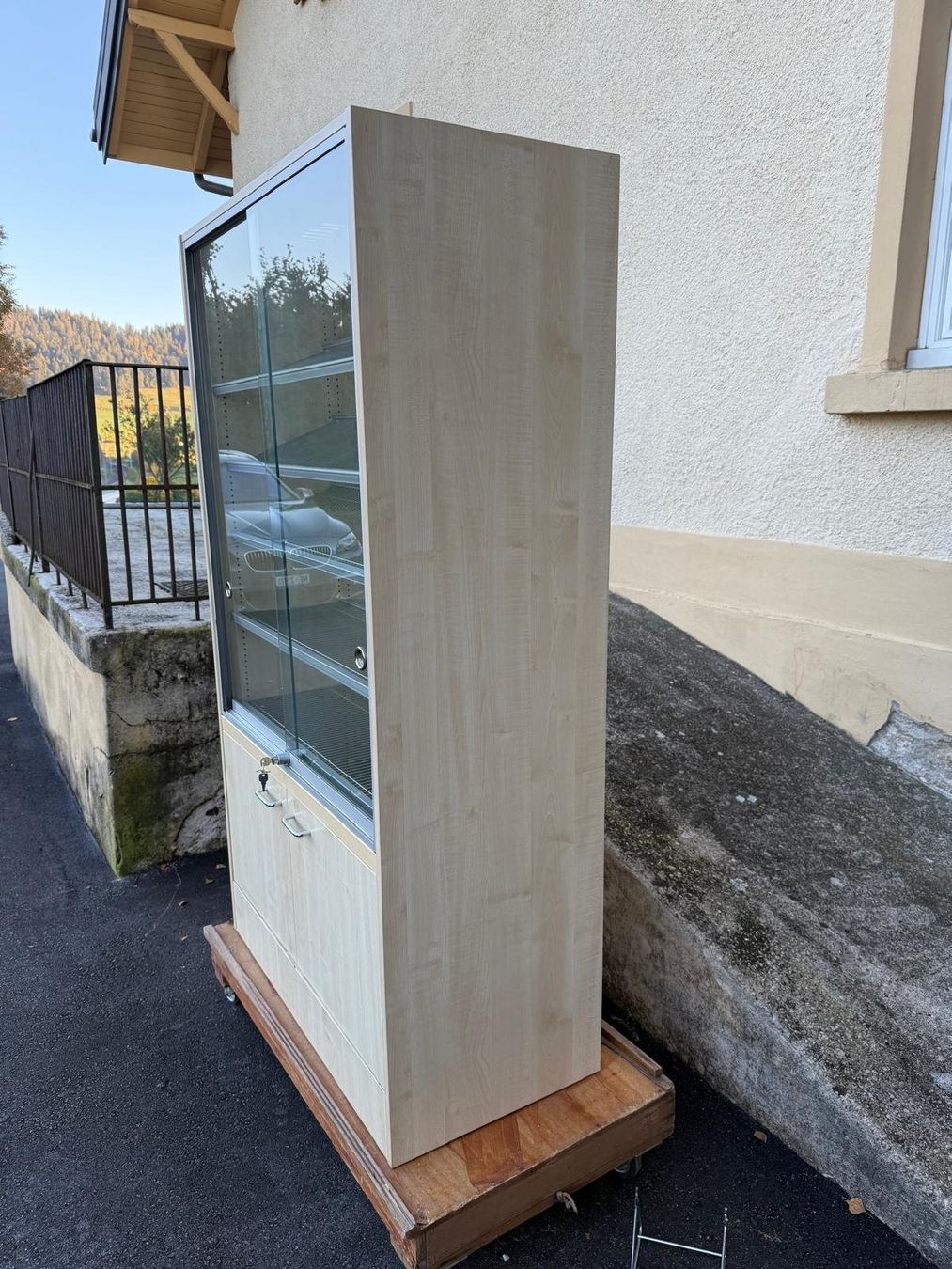 Armadi: Armoire vitrée 180x100x50 cm – Usato da La Chaux-de-Fonds venduto da Bretelle 1